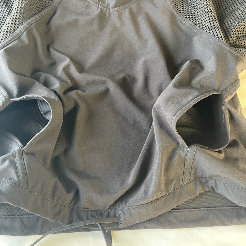 Lululemon Catch a Breeze Black Cropped Pullover Hoodie Fits like Women’s Size 2 - Picture 7 of 14